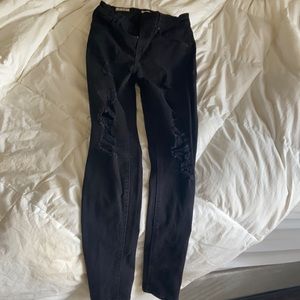 Black Levi’s High Rise Skinny